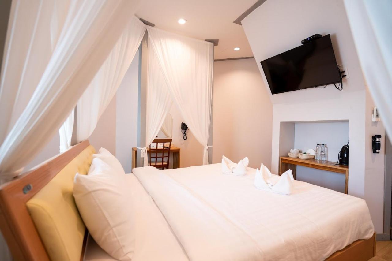 De Mala Hotell Sukhothai Exteriör bild